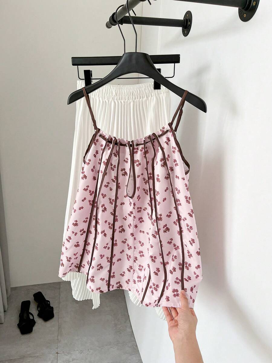 SHEIN Frenchy 女士印花休闲百搭度假约会吊带背心，法式雏菊印花抽绳吊带背心，撞色滚边设计，轻盈雪纺拼接撞色吊带背心，夏季新款，粉色上衣，女士印花上衣，夏季假日，女士度假，波西米亚风上衣，优雅 - 粉色 - 查看 1