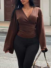 Slaydiva 日常休闲生活方式新款早春夏季音乐节、情人节、复活节休闲风、简约基础款、Y2K街头甜美风、性感风、邮轮度假风、日常约会风、辣妹风、性感派对风、V领重叠设计、宽松袖子、修身款，Y2K咖啡棕色女式T恤 - 棕色 - 查看 6