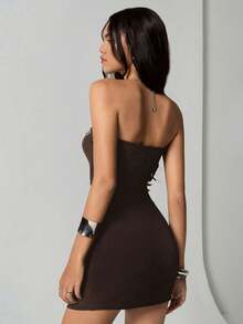 TRNVIE 1 chiếc đầm hai dây croptop khoét rỗng màu đen với khoen kim loại, đầm mini ôm sát hở lưng gợi cảm cho tiệc tùng, trang phục thường ngày, đầm màu nâu sô cô la thu đông dành cho nữ, đầm ôm sát, đầm không dây vai - màu nâu - Xem 2