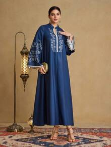Al Najma Áo tunic dáng rộng in họa tiết retro màu chàm cho nữ, điểm nhấn là cúc ngọc trai và tua rua, tôn dáng cho trang phục hàng ngày. - Màu xanh hải quân - Xem 5