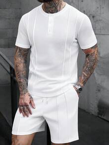 Manfinity CasualCool 男士纯色纽扣半开襟短袖T恤和抽绳腰短裤休闲套装 - 白色 - 查看 1