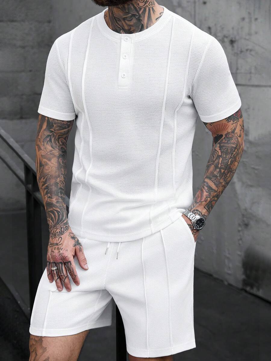 Manfinity CasualCool 男士纯色纽扣半开襟短袖T恤和抽绳腰短裤休闲套装 - 白色 - 查看 1