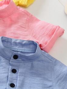 SHEIN Vintaside Kids 3件套幼儿男童服装，纯色简约纽扣半开领蓝色、白色、棕色编织休闲度假柔软舒适短袖上衣套装，适合日常、旅行、聚会、春夏季节穿着。 - 彩色 - 查看 8