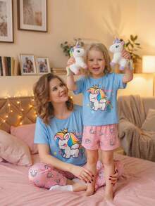 Conjunto de Pijama de Verão para Meninas Pequenas - Top de Manga Curta com Estampa de Coroa e Unicórnio em Azul Claro + Shorts com Estampa de Arco-íris e Nuvem Rosa, Estilo Princesa Fofo e Casual Solto, Roupa de Casa de Verão para Bebês com Estampa Fofa de Unicórnio Cartoon - Azul - Visão 1