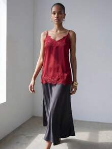 Maija 浪漫优雅的情人节酒红色缎面蕾丝拼接侧开衩女士吊带背心，夏季款 - 酒紅色 - 查看 2