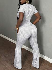 SHEIN PETITE CURVE 新款加大码女装小码纯色罗纹短袖上衣和裤子休闲两件套，女式两件套休闲套装，女式夏季两件套，女装套装，女式套装，性感时尚两件套，夏季，显瘦，小码女装套装，适合娇小身材女性。高腰设计，显瘦显腿长，适合娇小身材女性。适合所有季节和场合，适合娇小女孩和女性，夏季背心，夏季背心，夏季套装，夏季度假套装，女士长款夏季背心，春季套装，背心，休闲背心，夏季高腰显瘦背心，优雅女士礼服套装，优雅派对套装，优雅女士套装，度假套装女士，女士假日服装，夏季假日服装，夏季度假服装，狂欢节服装，2026年狂欢节女士造型，2026年狂欢节女士服装，狂欢节女士服装 - 淺灰色 - 查看 2