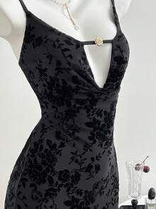 Elamini 女士极简黑色花卉植绒深V领修身迷你连衣裙，春夏款 - 黑色 - 查看 3