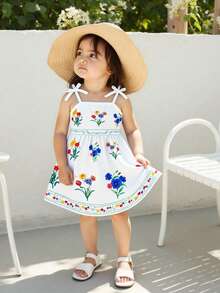 SHEIN Vestido avental infantil com estampa floral, tecido leve e macio, alças com laço, estampa floral colorida, amarração na cintura, modelagem solta e fluida, ideal para piqueniques ao ar livre, brincadeiras no jardim e para a primavera/verão. - Branco - Ver 3