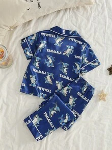 SHEIN 两件套男童可爱鲨鱼图案印花短袖 Polo 领开衫和长裤套装，休闲舒适家居服 - 彩色 - 查看 2