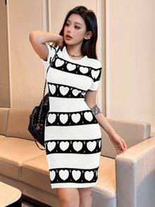 SHEIN Unity 女士心形图案圆领修身短袖毛衣连衣裙 - 黑與白 - 查看 4