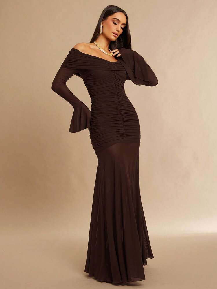Silquee 女士露肩褶皱修身透视喇叭袖连衣裙，深紫色/深酒红色，适合情人节、圣诞节、约会之夜、派对、婚礼、鸡尾酒会、舞台表演等场合 - 咖啡棕 - 查看 1