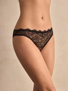 Charlaine 黑色蕾丝性感三角内裤，精致柔软镂空蕾丝边，日常约会皆宜 - 黑色 - 查看 4
