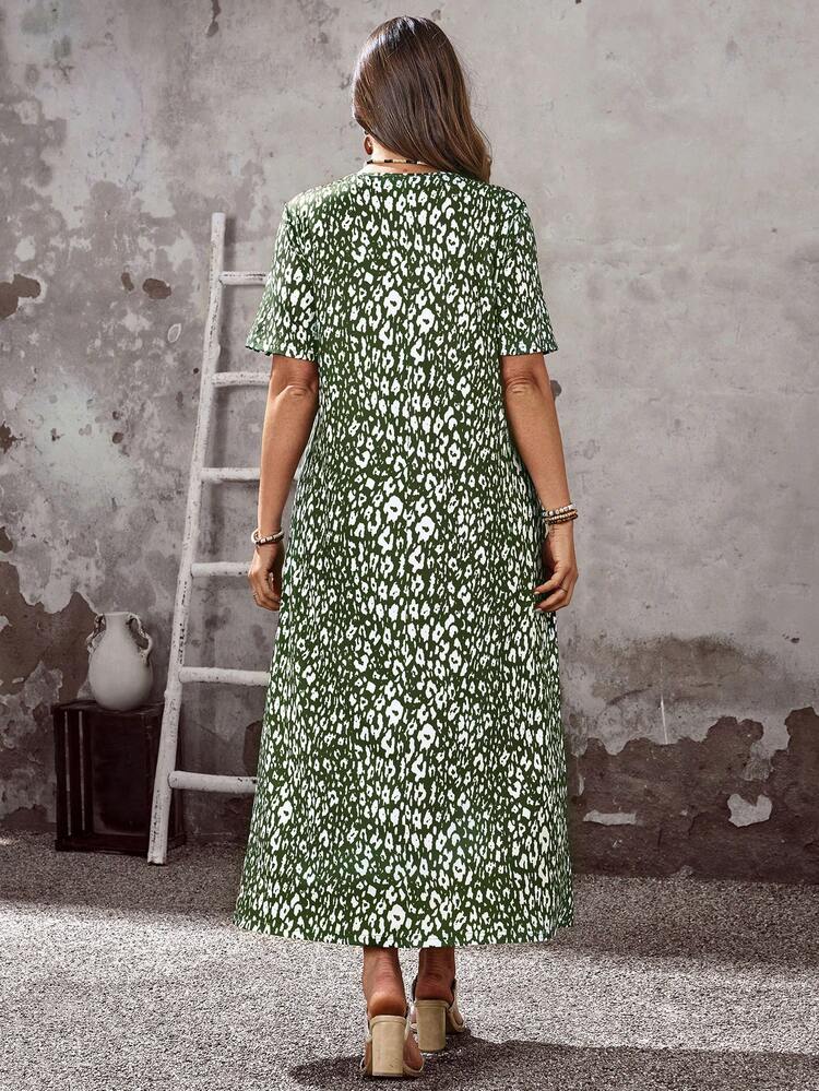 Plus Size All-Over Print Round Neck Casual Vacation Short Sleeve Dress/Summer Vacation Outfits Women Holiday Outfits For Women Beach Vacation Outfits For Women Summer Dress Floral Dress Plus Size Summer Dress Plus Size Boho Dress Plus Size Vacation Dress Plus Size Casual Dress