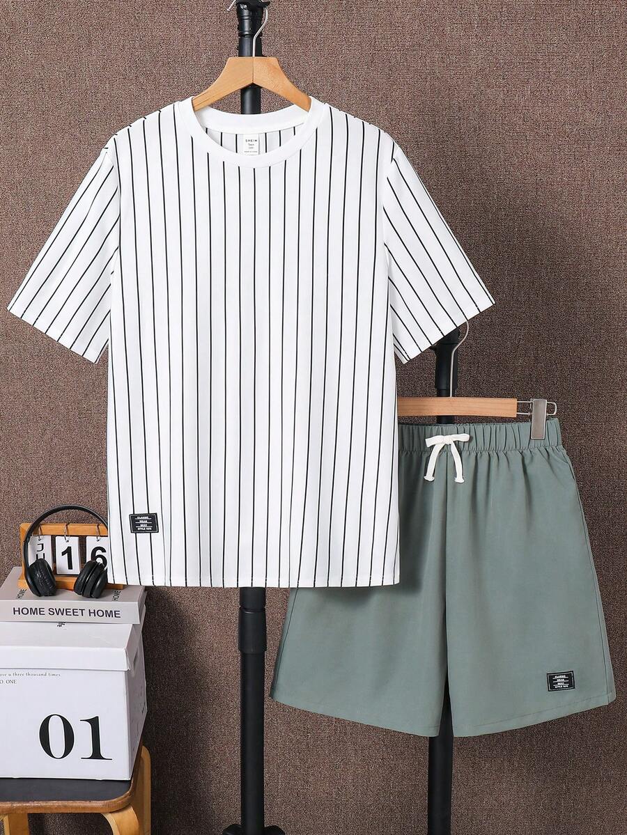 SHEIN 2件套青少年男童休闲条纹图案圆领T恤和短裤套装，适合上学、通勤、日常休闲穿着、运动、春夏穿着