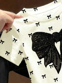 SHEIN 女婴可爱芭蕾舞风格迷你蝴蝶结印花，优雅黑色蝴蝶结图案，时尚简约休闲短袖圆领上衣，适合夏季穿着，可爱夏日，夏季单品，夏季外出必备，韩版风格，返校季，轻松舒适又时尚，春夏休闲装，印花上衣，夏季新款，春夏时尚 - 彩色 - 查看 5