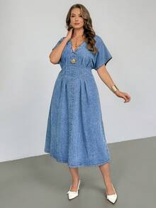 Auralis 大码女式V领短袖金属3D花卉装饰时尚牛仔连衣裙，春夏情人节嘉年华服装通勤度假毕业时尚Y2K可爱街头风派对婚礼优雅商务休闲女式大码牛仔连衣裙优雅V领褶皱水洗牛仔中长连衣裙 - 藍色 - 查看 6