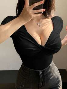 Joudiya 女士V领扭结短袖修身露脐T恤外出上衣 - 黑色 - 查看 2