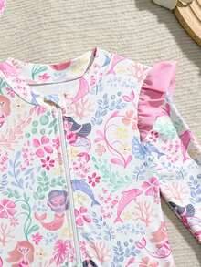 女婴沙滩装，女婴连体泳衣，采用可爱的粉色卡通美人鱼和花卉印花，针织面料制成。这款长袖泳衣带有荷叶边细节，并配有同款帽子。时尚、休闲、精致、优雅，非常适合游泳、夏季度假、海滩之旅、泳池派对和暑假活动。 - 粉色 - 查看 5