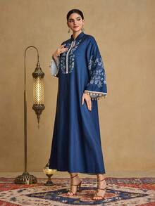 Al Najma Áo tunic dáng rộng in họa tiết retro màu chàm cho nữ, điểm nhấn là cúc ngọc trai và tua rua, tôn dáng cho trang phục hàng ngày. - Màu xanh hải quân - Xem 6