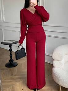 SHEIN PETITE 酒红色V领交叉针织两件套，配有腰带、灯笼袖和阔腿裤，带保暖内衬，修身款 - 紅色 - 查看 3