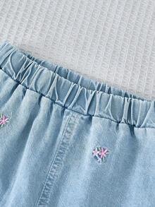 女童碎花宽松褶饰上衣，搭配荷叶边和阔腿休闲牛仔裤，时尚套装 - 淺色水洗藍 - 查看 6