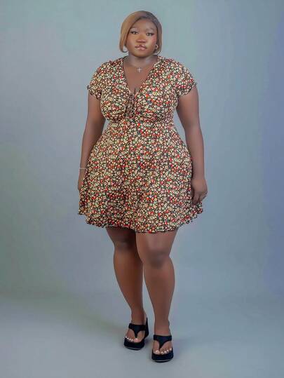 CurvyTilda 女式加大码修身短袖花卉印花连衣裙，夏季，花卉连衣裙，返校服，返校节连衣裙