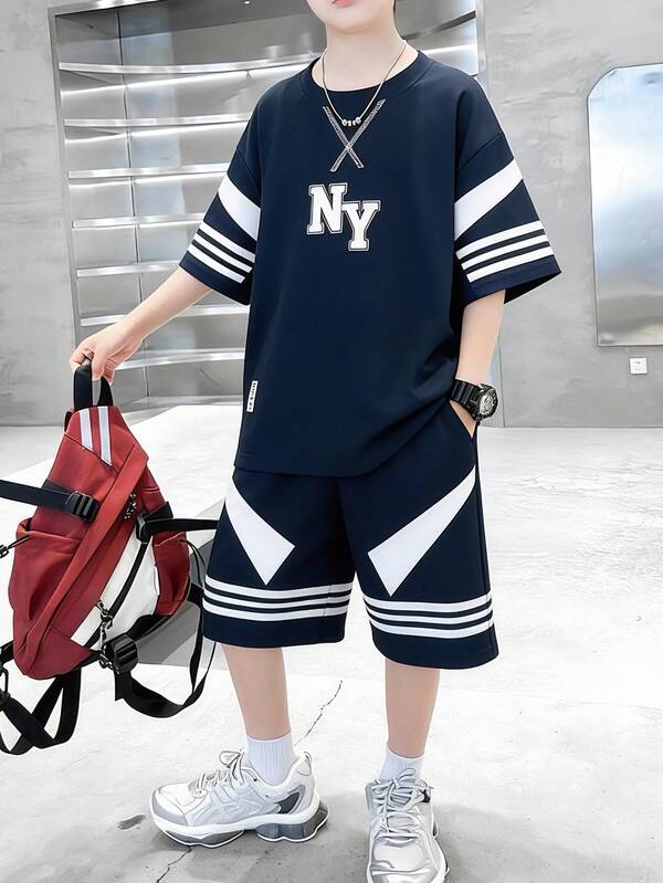 SHEIN Conjunto de pantalón corto y camiseta de manga corta de estilo callejero holgado para niño preadolescente