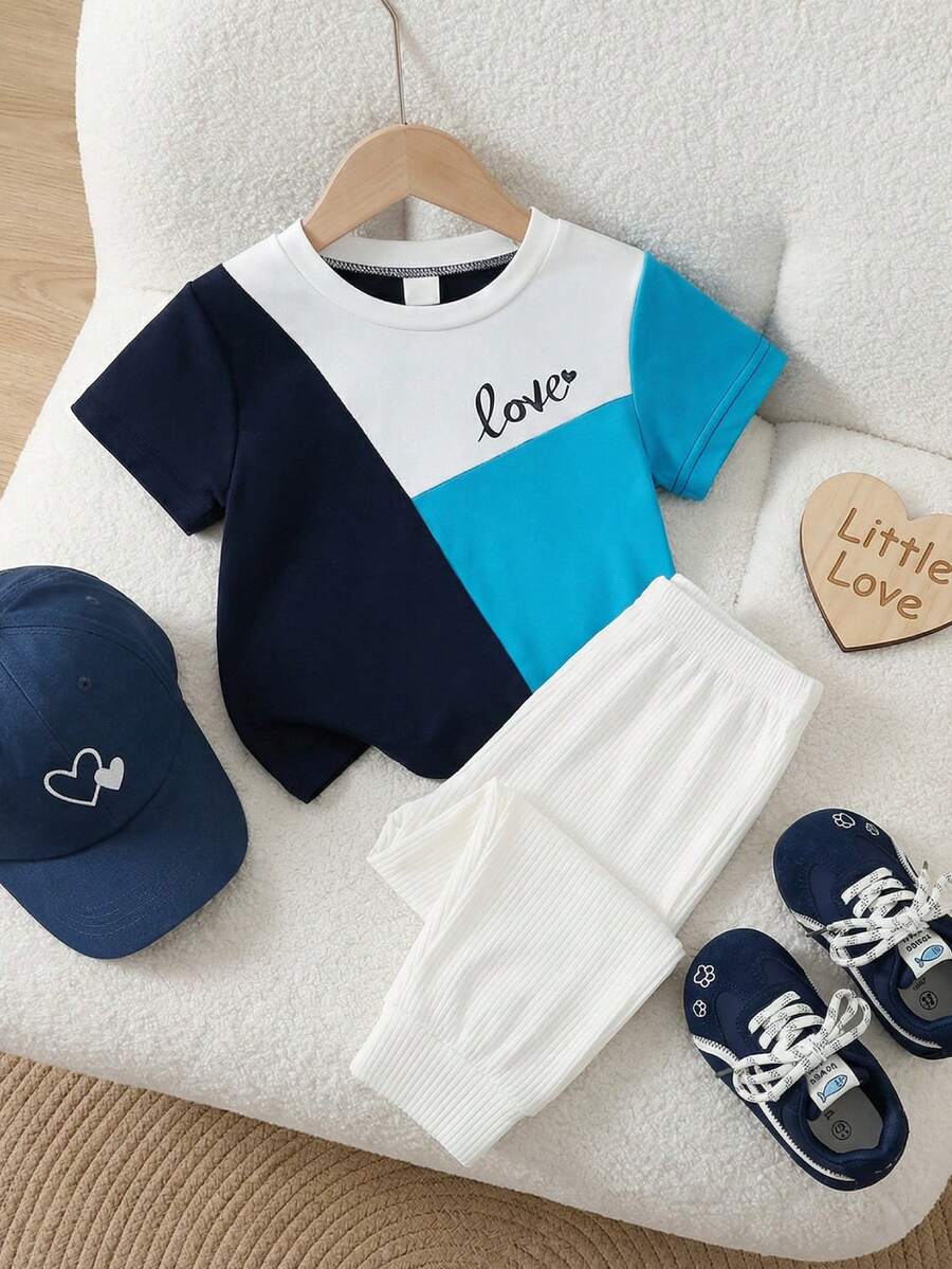 SHEIN Playful Pals 男婴字母印花撞色短袖T恤和裤子休闲套装 - 彩色 - 查看 1