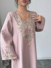 Yasmyna 女士方领长袖宽松提花亮片刺绣花卉贴花浪漫优雅阿拉伯风格连衣裙 - 粉色 - 查看 1