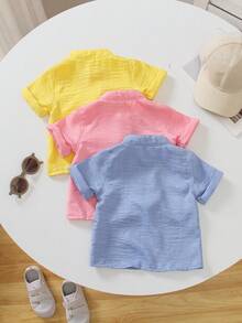 SHEIN Vintaside Kids 3件套幼儿男童服装，纯色简约纽扣半开领蓝色、白色、棕色编织休闲度假柔软舒适短袖上衣套装，适合日常、旅行、聚会、春夏季节穿着。 - 彩色 - 查看 2