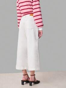 Nöista Quần culotte Bermuda ống rộng màu trắng, cạp trung bình, có túi bên hông, chất liệu denim trắng, chiều dài midi. Kiểu dáng thoải mái, thích hợp cho mùa xuân, hè, thường ngày, dự tiệc trang trọng, tiệc bể bơi, đi nghỉ mát. Phù hợp cho kỳ nghỉ, đi chơi sang trọng, đám cưới, tiệc tùng, lễ hội. - Màu be - Xem 2