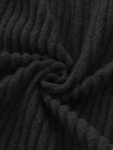 Elamini 棕色针织抓绒罗纹面料两件套，包含围巾和开衫。开衫采用纽扣闭合设计，翻领，长款喇叭袖，开衩下摆，修身剪裁，适合秋冬季节穿着。时尚百搭，适合通勤、办公、教学、大学等各种场合，尽显优雅浪漫，日常穿着也十分舒适。 - 黑色 - 查看 7