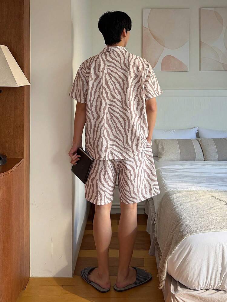 Textured Fabric Patch Design Short Sleeve Shirt With Men's Loungewear Set, Summer