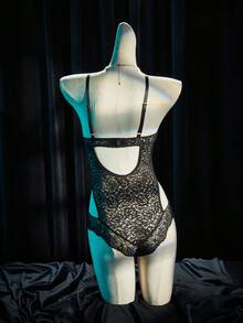 SpicyHot 一件式高密度蕾丝连体裤，深V领，三角形镂空，U型露背设计，具有收腰效果 - 黑色 - 查看 8