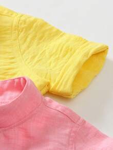 SHEIN Vintaside Kids 3件套幼儿男童服装，纯色简约纽扣半开领蓝色、白色、棕色编织休闲度假柔软舒适短袖上衣套装，适合日常、旅行、聚会、春夏季节穿着。 - 彩色 - 查看 5