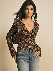 Poéselle Áo thun dài tay cổ chữ V buộc phía trước họa tiết hoa cho nữ - Áo thun Cottagecore cổ điển co giãn cho phong cách mùa thu Áo thun dài tay buộc phía trước họa tiết hoa cho nữ Áo cánh Cottagecore Áo thun hoa Y2k Áo cổ chữ V nhún bèo Áo thun Jersey ôm vừa vặn họa tiết hoa mùa thu cho nữ Áo thun dài tay cổ chữ V họa tiết hoa nhỏ xinh xắn, vừa vặn, thanh lịch, buộc phía trước - Nhiều màu - Xem 2