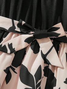 SHEIN 少女优雅黑白连衣裙，时尚百搭，适合度假、派对和日常穿着。女士优雅碎花连衣裙，荷叶边露肩连衣裙，印花连衣裙，蝴蝶结露肩连衣裙，女童连衣裙，优雅黑白连衣裙，少女精美连衣裙。 - 黑與白 - 查看 9