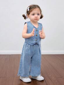 SHEIN Little Byeori HEIN 女童牛仔背带上衣和松紧腰裤两件套，儿童休闲度假波西米亚风家居服，毕业/派对/度假套装，秋季儿童休闲舒适装 - 淺色水洗藍 - 查看 4