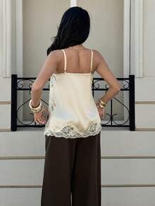 Siren Gaze 缎面Y2K蕾丝边吊带背心，优雅时尚宽松夏季上衣，现代都市休闲时尚商务休闲女装办公室穿着，低调复古风格，轻松展现气质，高端都市通勤，高品质机场装扮 - 彩色 - 查看 2