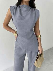 Firerie 卡其色简约优雅休闲通勤办公套装：无袖不对称褶皱腰身女士衬衫 + 常规褶皱阔腿女士长裤，亚麻通勤套装，女士沙滩装，机场装，度假装，教师装 - 淺灰色 - 查看 6