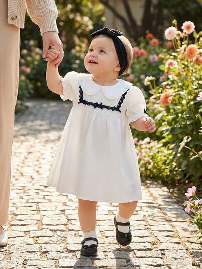 女婴舒适休闲褶皱面料经典蝴蝶结装饰黑色蕾丝边可爱彼得潘领连衣裙