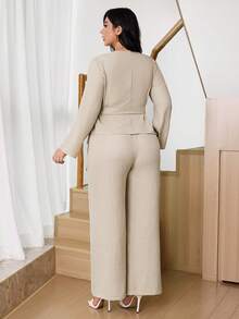 SHEIN Tall CURVE 大码女装春秋季休闲日常工作服简约纯色V领系带裹腰上衣和阔腿裤两件套 - 杏色 - 查看 2