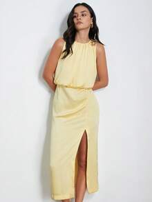 Aveloria Modichic Cream Yellow High Gloss Satin Textured Round Neck Ruched Waist Hem Slit French Chic Elegant Commute Dress With Metal Asymmetric Buckle Pin Pleated Sleeveless - Yellow - View 3