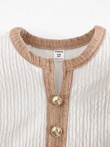 SHEIN 一件式女童秋冬优雅针织提花小V领连衣裙，金属扣装饰，拼接下摆，褶裥撞色设计，短袖款式，适合日常外出、休闲聚会和各种场合。 - 卡其色 - 查看 4
