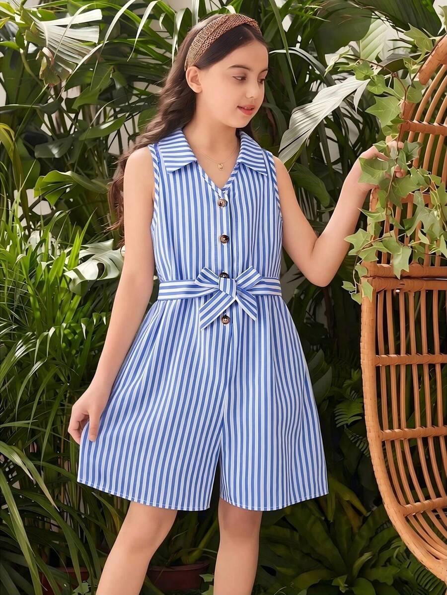 SHEIN Sparklyn 1件女童时尚新款春夏休闲编织条纹翻领手工纽扣无袖连体裤，配腰带，适合日常外出、休闲、派对等场合。 - 藍色 - 查看 1