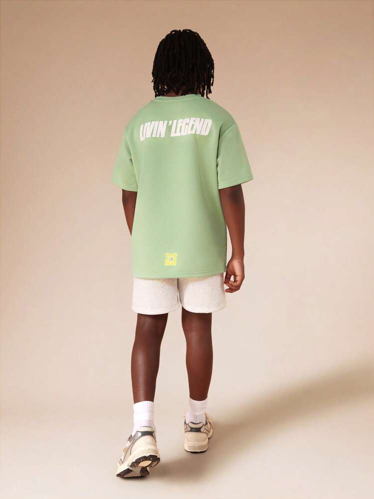 오버사이즈 티셔츠와 플리스 반바지 세트