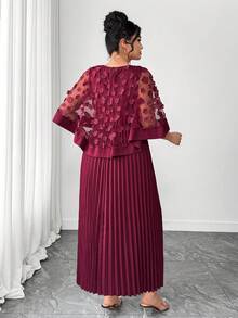 SHEIN PETITE CURVE 大码花卉装饰网纱拼接褶裥下摆连衣裙 - 酒紅色 - 查看 2