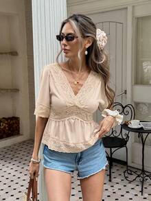 Serisse 女士简约撞色蕾丝V领短袖T恤，夏季 - 杏色 - 查看 1