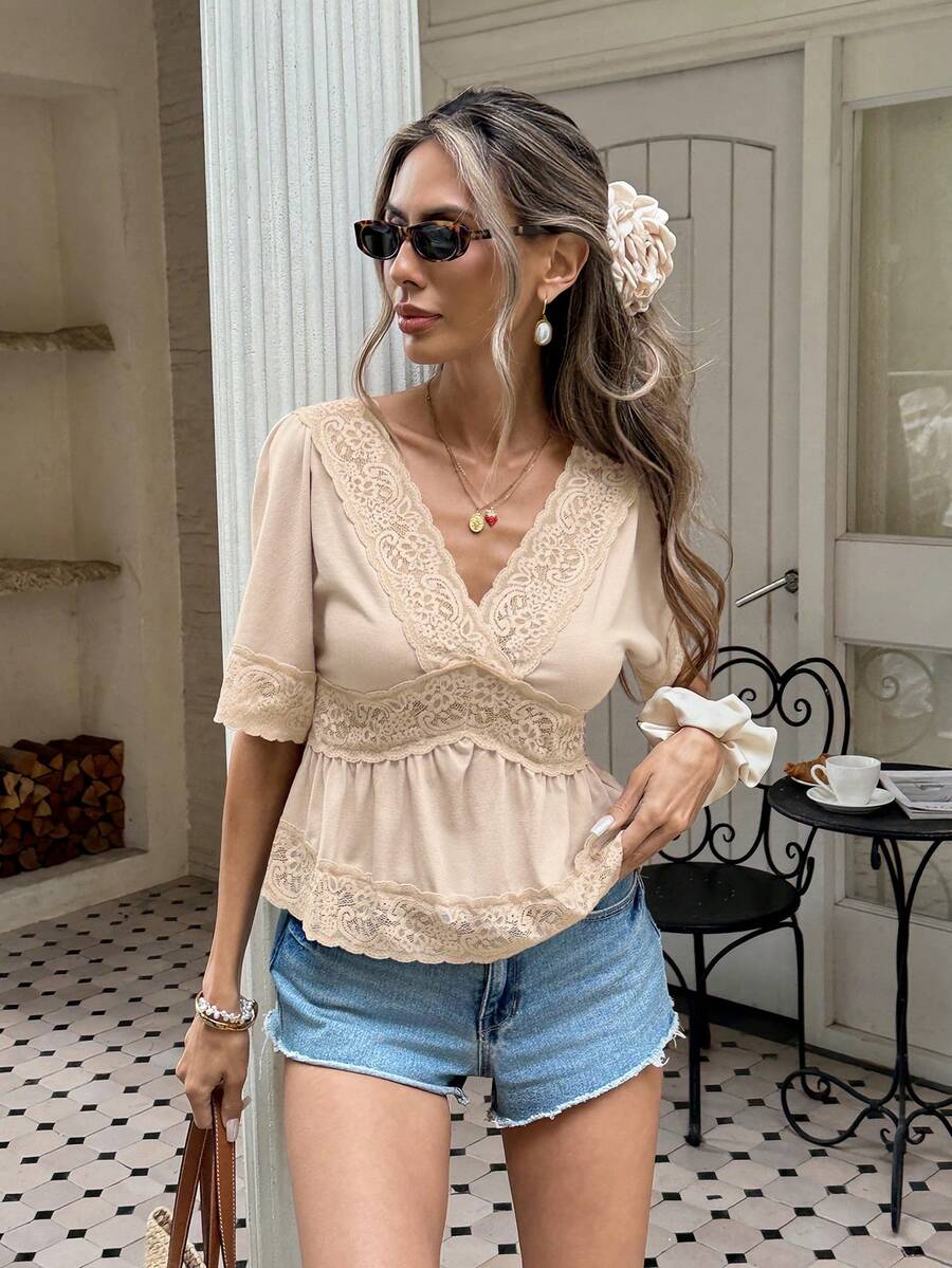Serisse 女士简约撞色蕾丝V领短袖T恤，夏季 - 杏色 - 查看 1