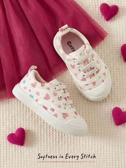 Cozy Pixies 1 par de zapatillas casuales cómodas y lindas de corte bajo con cordones y diseño de corazón de dibujos animados para niñas bebés, adecuadas para uso diario en todas las estaciones